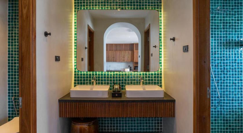 Image of Executive suite 11