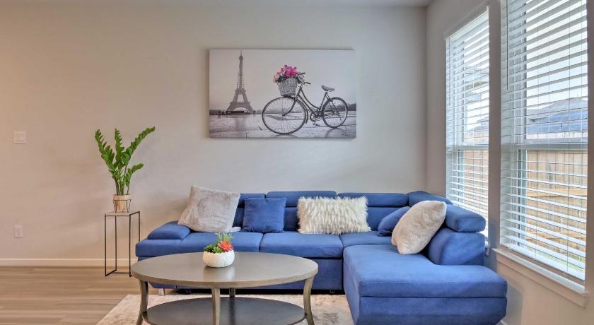 Family-Friendly Home about 25 Mi to Dtwn Houston! photo