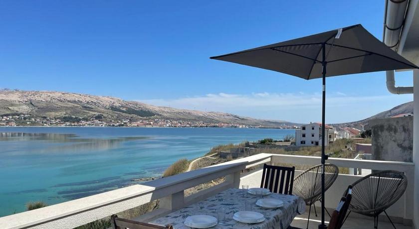 Apartment E&amp;M — Hotel in Pag