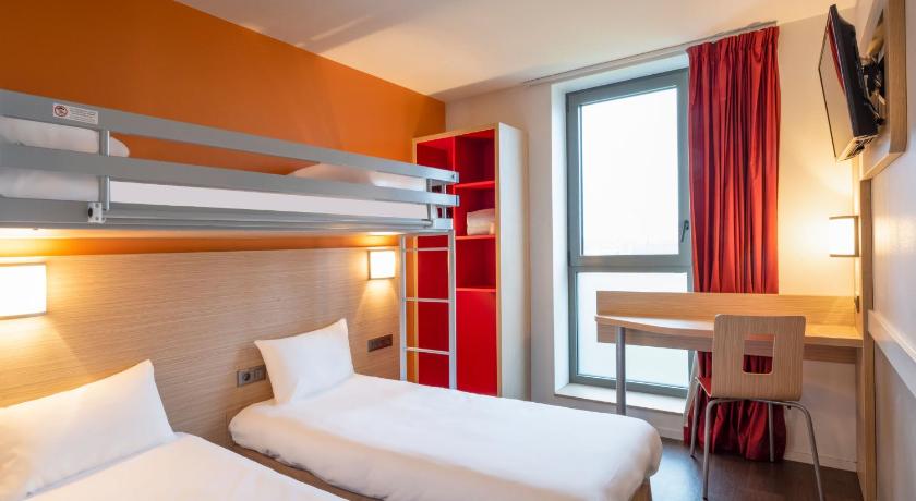 Image of Standard Room - 3 Single Beds 1