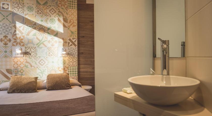 Szoba kétszemélyes ággyal vagy 2 külön ággyal - zuhanyzóval (Double with Shower) fotója 13