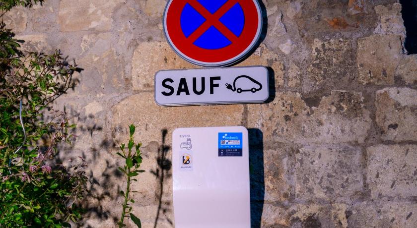 Image of Deluxe Double Room with Shower 17