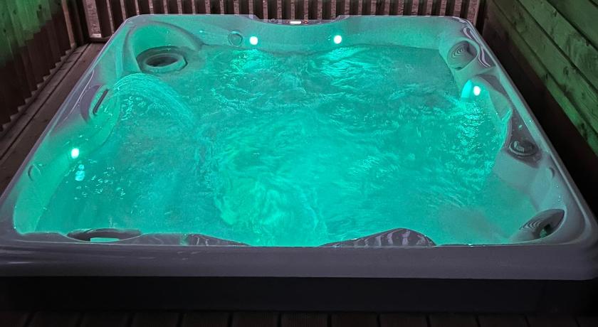 ストラスブール Chalet avec spa, Au Bois Quartois 5つ星 ゲストハウス 外観