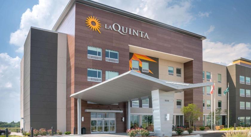 La Quinta Inn & Suites by Wyndham West Memphis photo