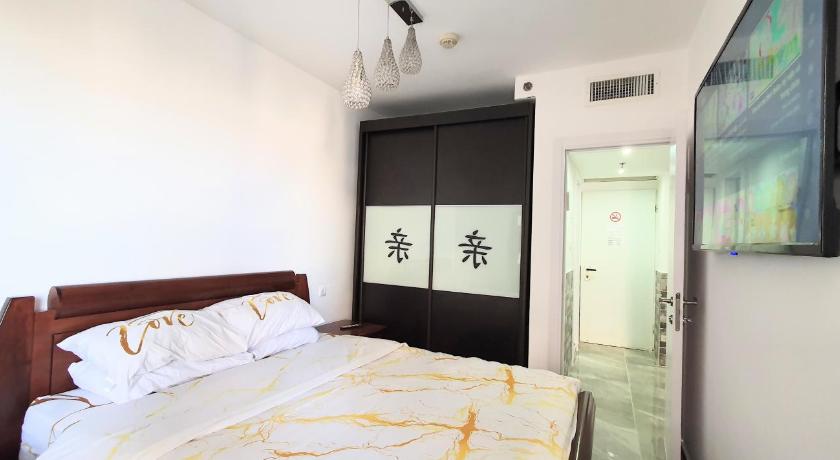 Image of Apartment with Lake View 10