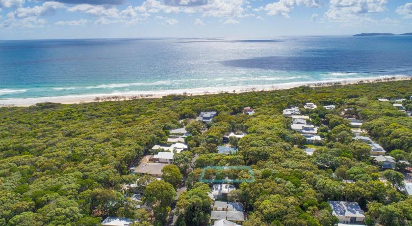 8 Ibis Court - Rainbow Shores, Swimming Pool, Walk to Beach, Executive ...