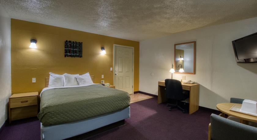 Shamrock (TX) Western Motel Accommodation lobby