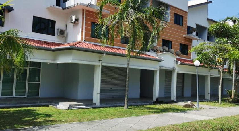 C 13 Lot 10 Pangkor Leisure Beach Studio — Hotel in Pangkor