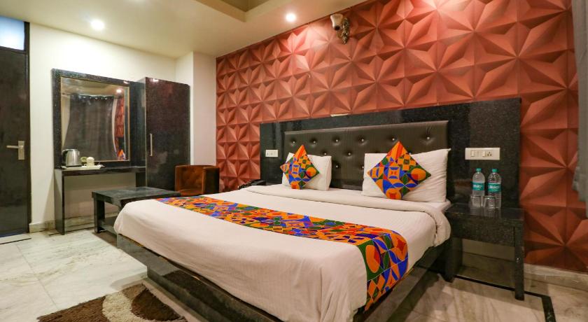 FabHotel F9 Noida Sector 11 photo