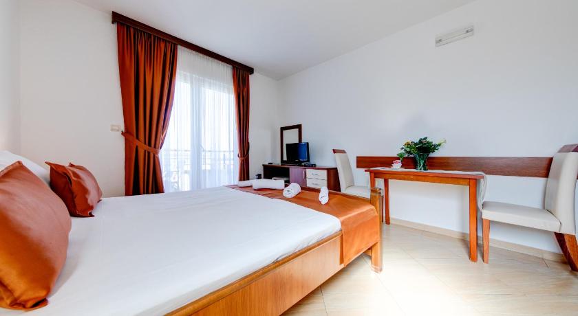 Petrovac Holiday Apartments photo