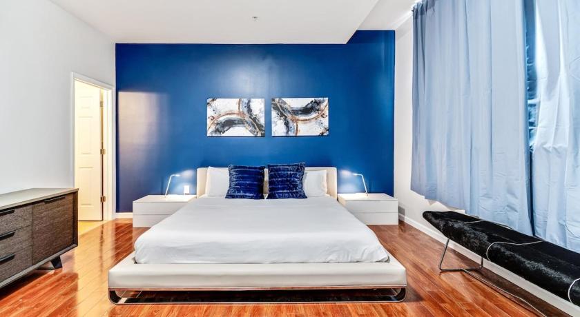 Lovely 2bd Apt steps from the Convention Center photo