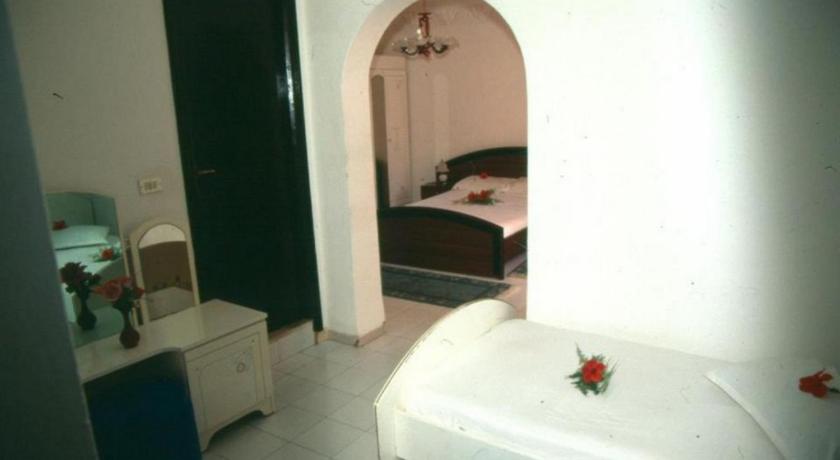 Hamilton Hotel photo