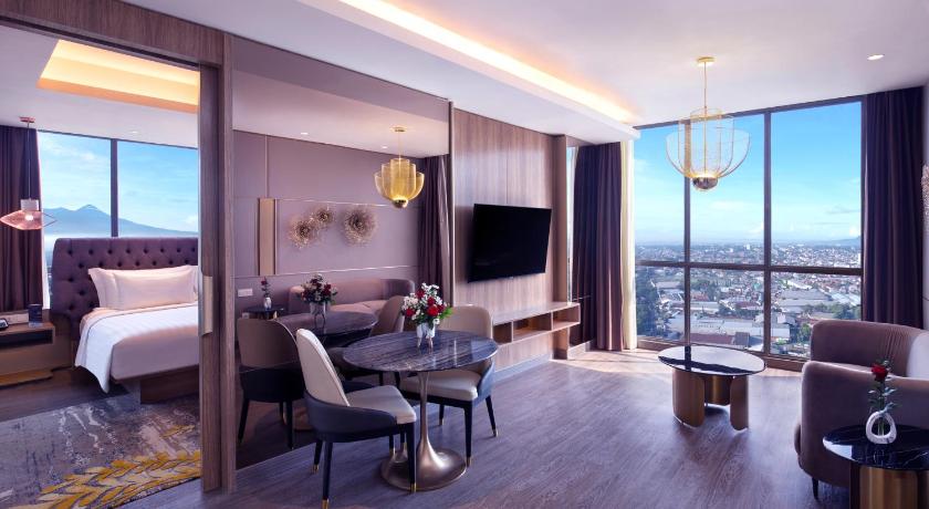 Image of Executive Suite with 1 kingsize bed, Mountain view 0