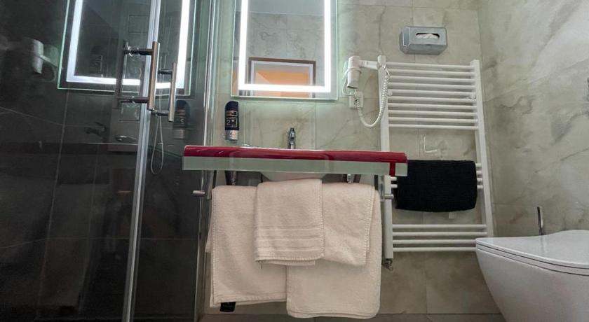 Image of Double room with private bathroom 4
