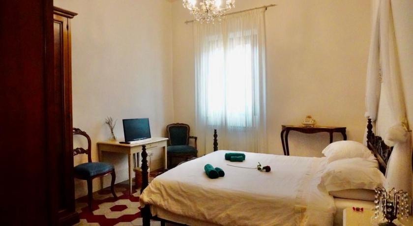 Suite Apartament — Hotel in Montevarchi
