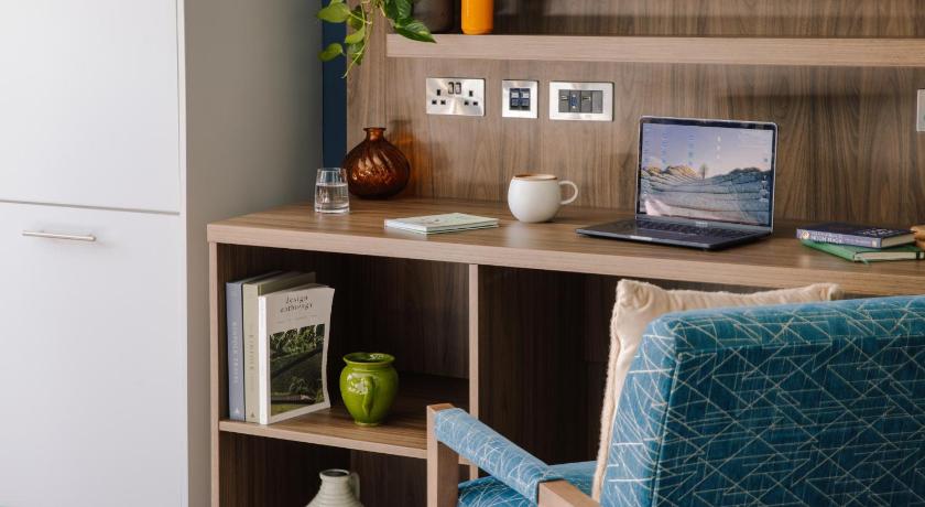 Image of Large Family Room 5