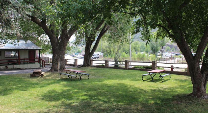 Wapiti Lodge photo