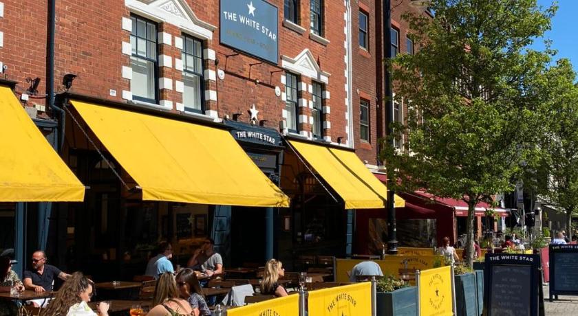 The White Star Tavern — Hotel in Southampton