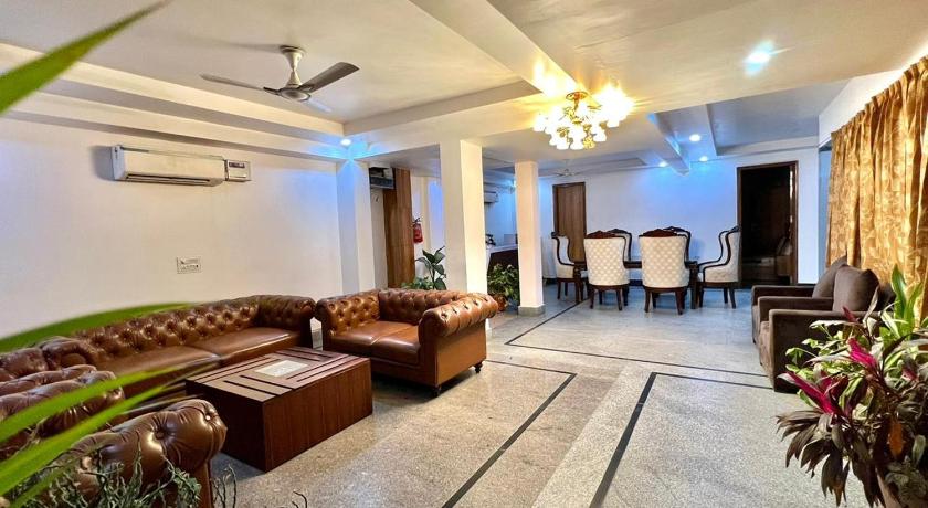 Very big hall for parties with bedroom — Hotel in New Delhi and NCR