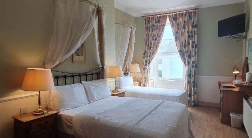 a hotel room with a bed and two lamps, The Old Bank B&B in Bruff