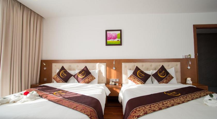 Image of Superior Family Room 12