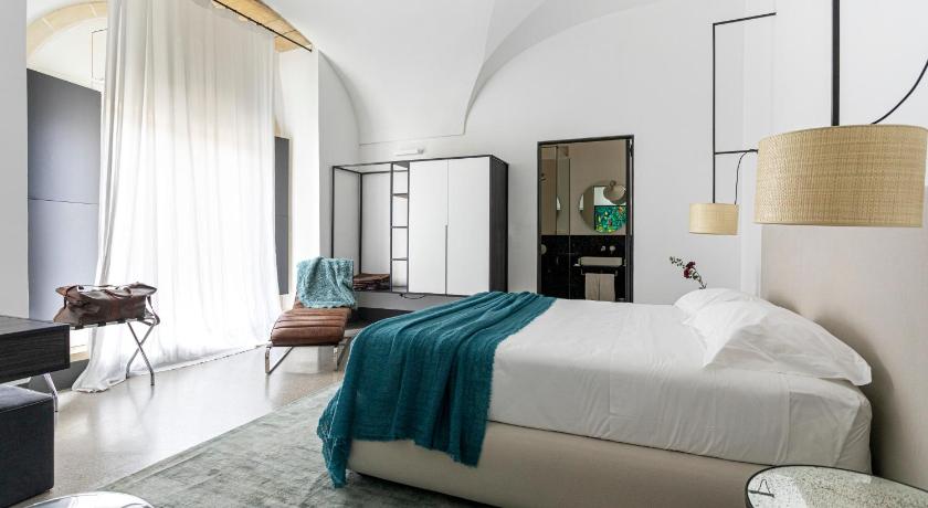 Image of Deluxe Double Room 0