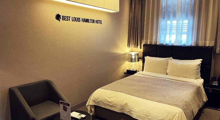 a bedroom with a bed and a desk, Best Louis Hamilton Hotel in Busan