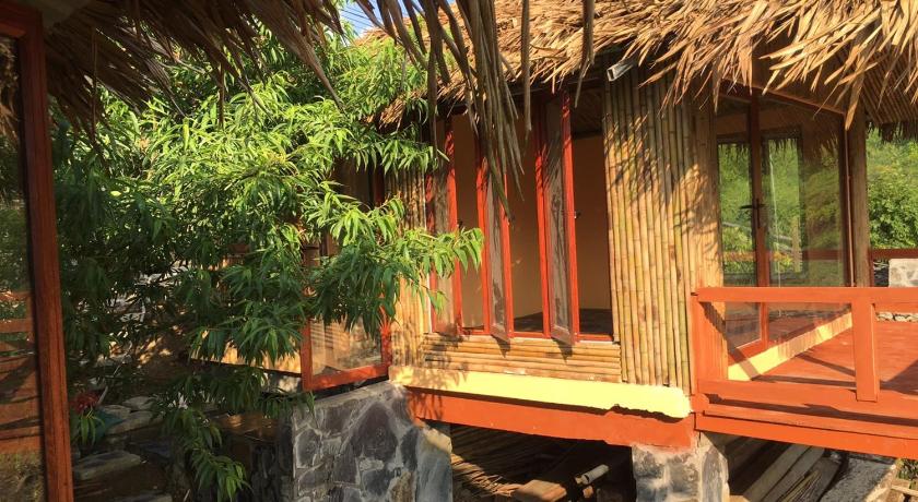 Image of Bungalow with Garden View 8