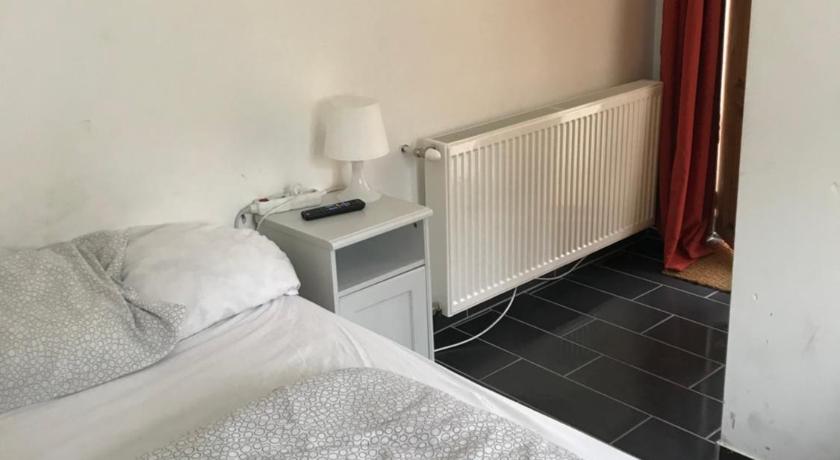 Kerti franciaagyas apartman — Hotel in Budapest