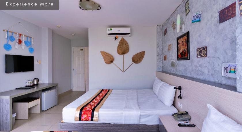 Image of Family Room with City View 6