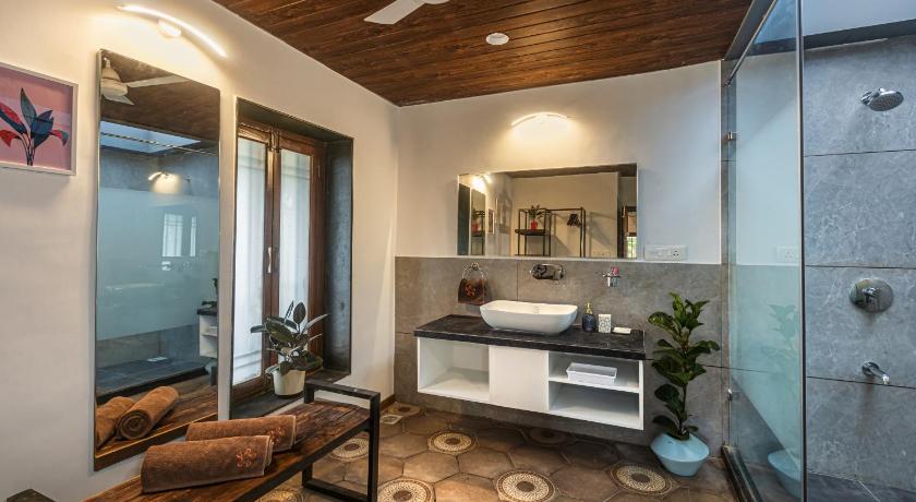 SaffronStays Verandah by the Valley, Panchgani - luxury villa and treehouse with beautiful valley an photo