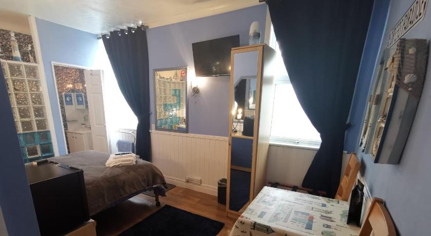 Image of Family Room 1