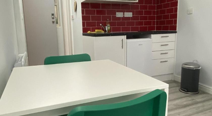 Citymax Aldgate Studios - image 12