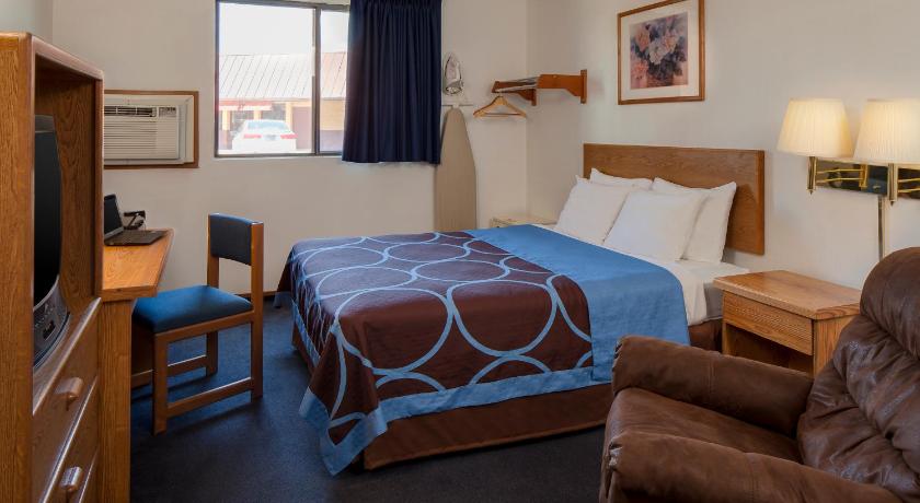 Super 8 By Wyndham Manhattan Ks photo