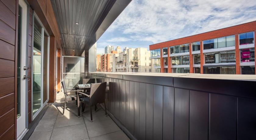 Heart of Iconic 17th Ave w/King Bed, Large Balcony photo