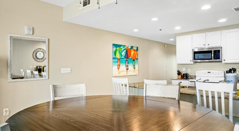 Image of Two-Bedroom Apartment 2103E. 6