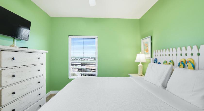 Image of Two-Bedroom Apartment with Sea View - 703W 5