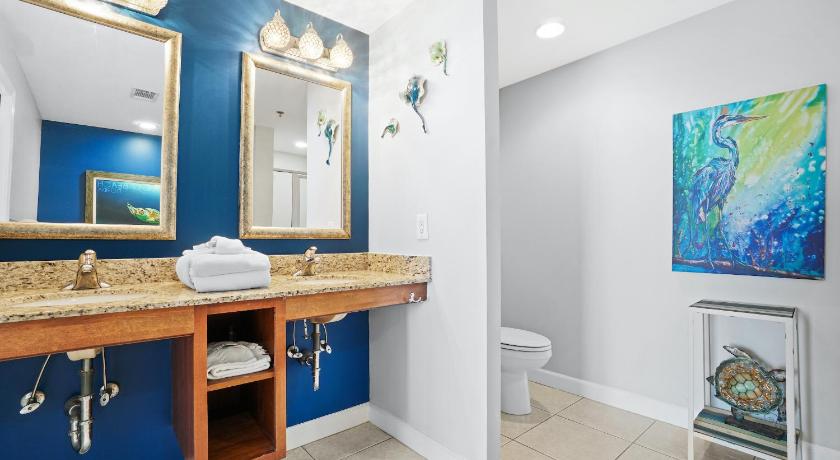 Image of Two-Bedroom Apartment with Sea View - 703W 2
