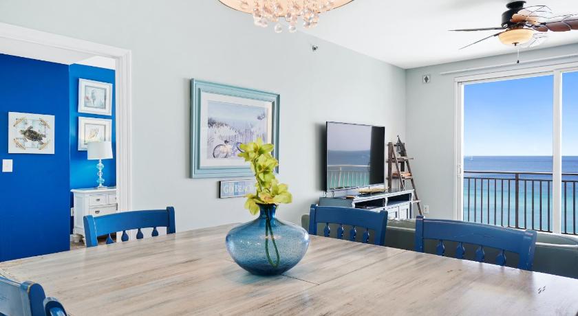 Image of Two-Bedroom Apartment with Sea View - 703W 4