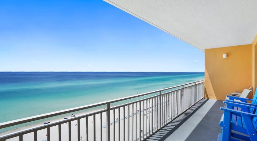 Image of Two-Bedroom Apartment with Sea View - 703W 1