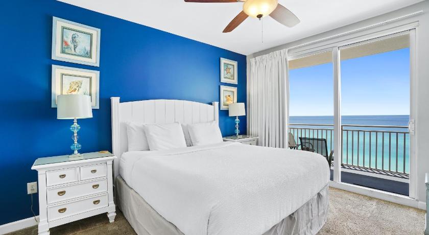 Image of Two-Bedroom Apartment with Sea View - 703W 3