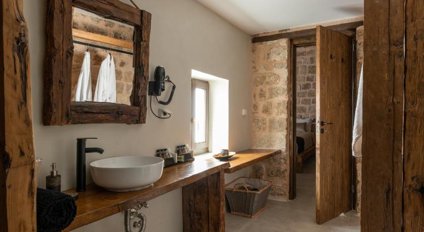 Ancient Knights Luxury Suites photo