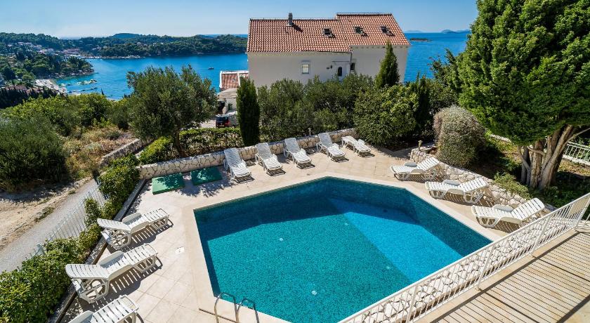 Comfort 1-Bedroom Apartment with Pool &amp; Sea view — Hotel in Cavtat
