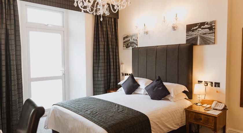 Image of Double or Twin Room with Harbor View 0