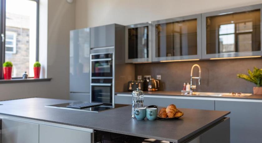 Luxury Manhattan loft-style apartment near Edinburgh city centre photo