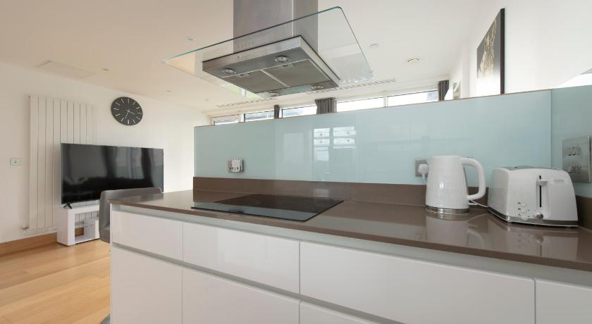 Lovely 2-Bed luxury Apartment in city of London photo
