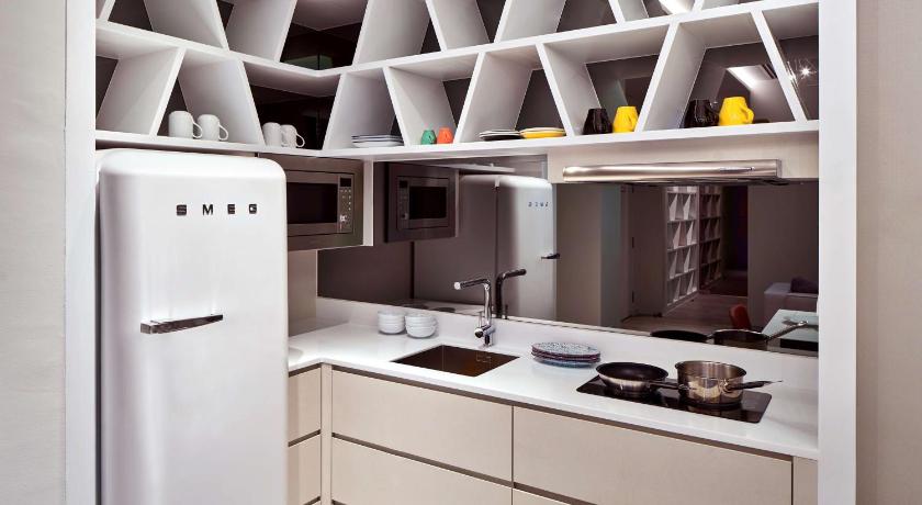 Kitchen, YOTEL Singapore Orchard Road near Takashimaya Shopping Centre YOTEL Singapore Orchard Road