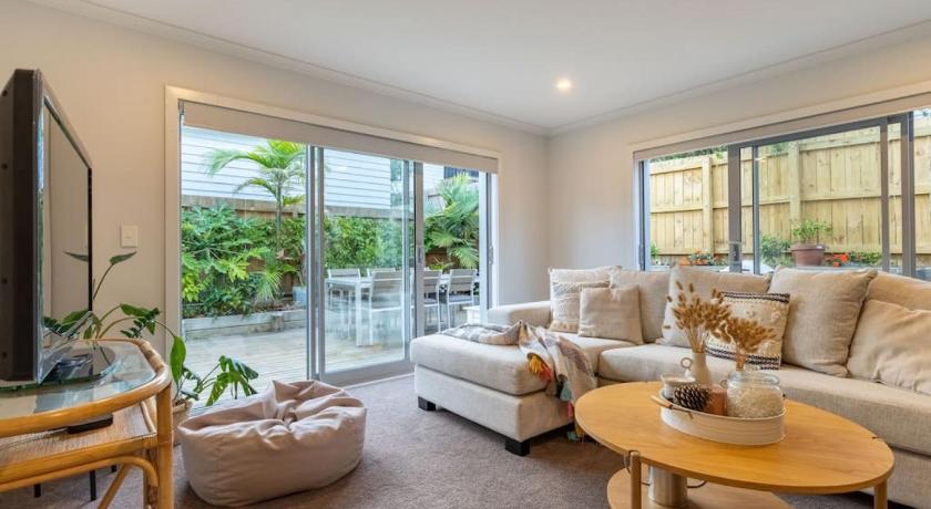 Manly Bay Wonderful 3BR Brand New Home Fibre — Hotel in Auckland