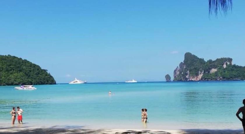 a beach scene with a couple of people on the beach, Phi Phi Dream Guest House in Ko Phi Phi