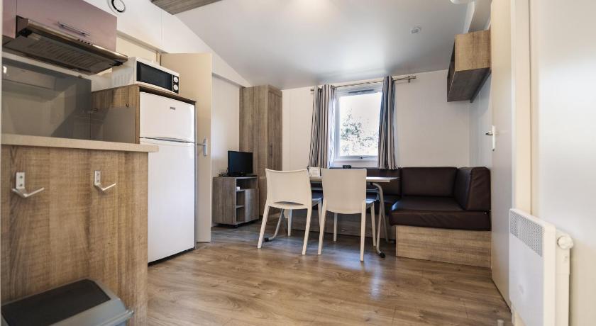 サン＝マルタン＝ド＝レ Camping 4 etoiles Les Fougeres 4つ星 ゲストハウス 外観